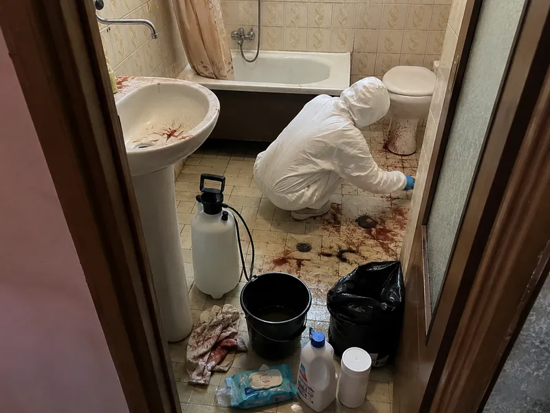 Dezynfekcja po zgonie w Katowicach — usuwanie skażeń biologicznych w łazience przez technika Bestclean24